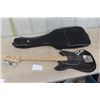 Image 1 : Squire by Fender Electric Mustang Bass with Soft Case