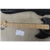 Image 3 : Squire by Fender Electric Mustang Bass with Soft Case