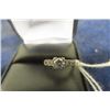 Image 2 : Ladies Ring Sz 5 3/4 14k Gold + Diamond - Total Weight 2.18g
