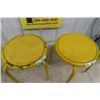 Image 3 : 2 Vintage Metal Stools + Stepper