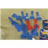 Image 3 : 5 Hot Wheels in Package & 16 Promo Service Station Window Ice Scrapers