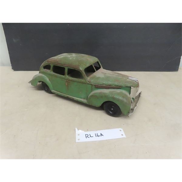 Kingsbury? Pressed Tin Wind Up Car 14" Long - Winds Up But Does not Work