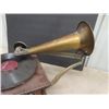 Image 8 : Nice Columbia Brass Horn + Oak Gramophone ' The Disc Gramophone'