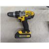 Image 4 : DeWalt 20V 1/2" Cordless Drill, 1/4" Impact Gun with Charger + Battery used in Bag - Tested