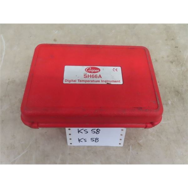 Cooper SH66A Digital Temperature Instrument in Case