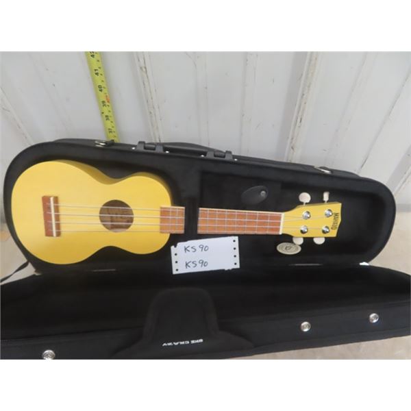 Mahalo Ukulele in Hard Case