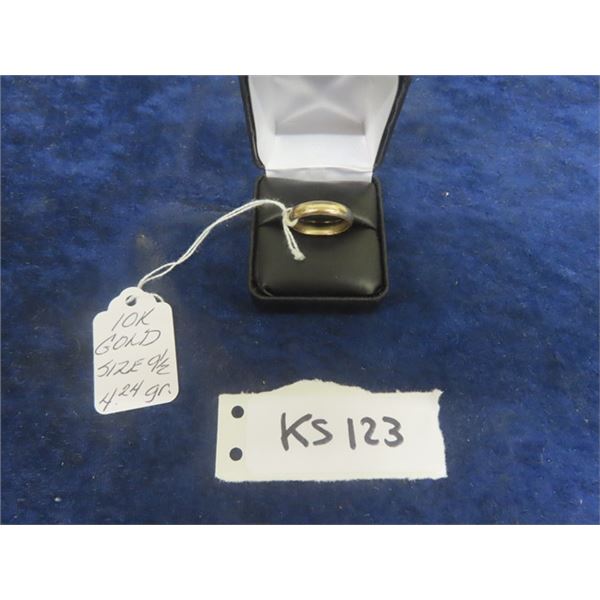 10k Gold Sz 91/2 Ring - total weight 4.24g