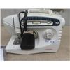 Image 2 : Singer Portable Sewing Machine