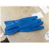 Image 5 : 5 Packages of 12 ( i believe) Gloves ; 3 Memphis Nitrile, 2 Comorex