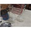 Image 2 : 2 Large Pyrex Beakers, Sprinkler, Wire Basket, Desk Light, Picture