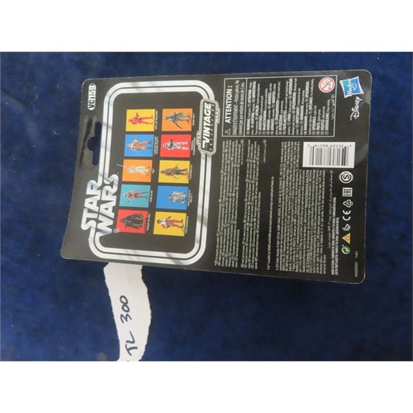 Star Wars 2020 Retro Action The Mandalorian Action Figure Mint + Sealed & 2020 The Mandalorian Beska