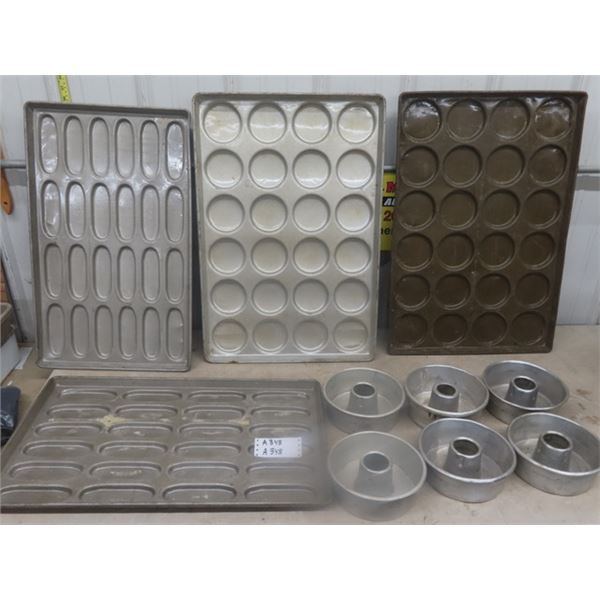 Baking Supplies; Hot Dog + Hamburger Bun Trays, 6 Cake Pans