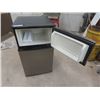 Image 3 : Clariton Bar Fridge + Freezer Model CFOL34DS 19 " x 20" x 33"