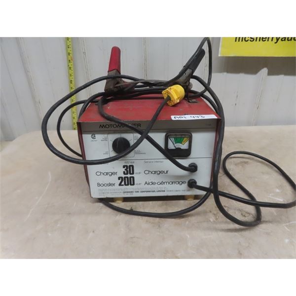 Motomaster 30 Amp Charger / 200 Amp Booster