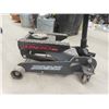 Image 4 : Powerbuilt 4500 lb Triple Lift Floor Jack for Cars, ATV or Motorcycle