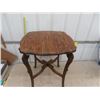 Image 2 : Nice 4 Leg Solid Wood Antique Table 24"x24"x29"