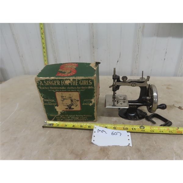 Singer Children's Crank Reel Sewing Machine with Labelled Top Box - NO Bottom Box