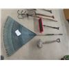 Image 2 : 6 Hand Yard Tools ; Scuffler, Fork, Rake, Shovel