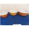 Image 2 : 3 Pyrex Nesting Bowls + 2 Red Dot Federal Mugs