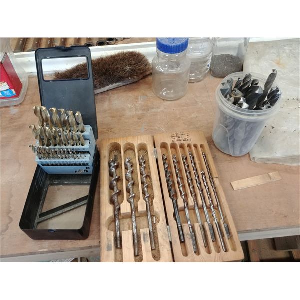 GROUP OF DRILL BITS, DRILL INDEX TO 1/2", WOOD AUGERS UP TO 1" & ASST HIGH SPEED METAL