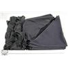 Image 1 : CAMBRO TRAY W/ MANY BLACK CLOTH NAPKINS & 4 APRONS