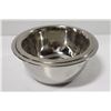 Image 2 : TWO STAINLESS STEEL MIXING BOWLS - 6-7"