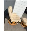 Image 2 : Chair and ottoman