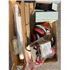 Image 1 : Door hinges and other items