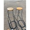 Image 1 : 2 stools