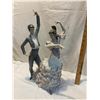 Image 2 : LLadro dancers with box