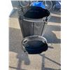 Image 1 : Wheeled container