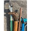 Image 2 : Canes and other