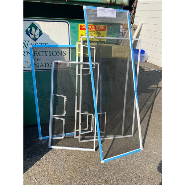 Miscellaneous lot of screens