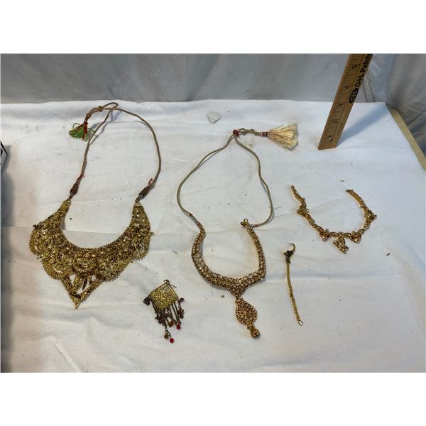 Assorted jewelry