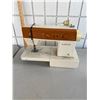 Image 1 : Singer sewing machine no power cord