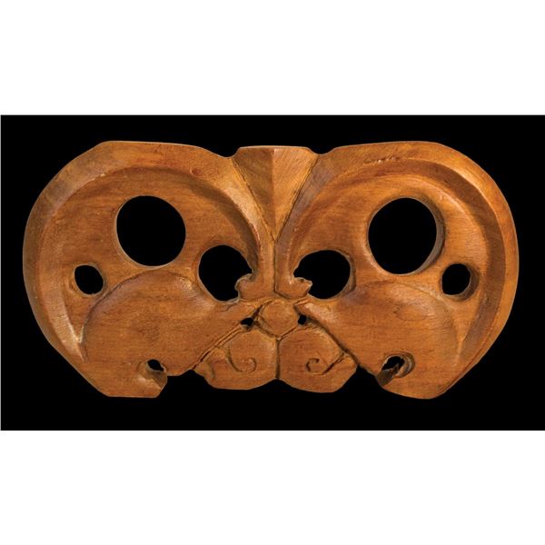 COCO PALMS HAWAIIAN HELMET CHAIR BACK ORNAMENTATION.