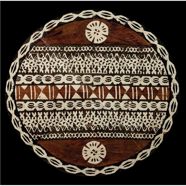 VINTAGE ROUND FIJIAN VITULULE TAPA CLOTH.