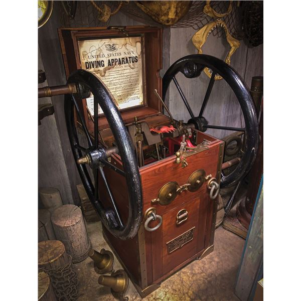 1930s A. SCHRADER and SONS US NAVY DEEP WATER PORTABLE DIVING PUMP.