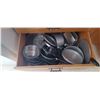 Image 1 : POTS AND PANS