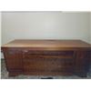 Image 8 : CEDAR CHEST w/ LINENS. SMALL DAMAGE ON FRONT (SEE IMAGES).