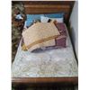 Image 14 : 5-PC BDRM SET, VANITY (MISSING MIRROR); STOOL, SIDETABLE, 4-DRAWER CHEST, DOUBLE BED & BEDDING. W/ C