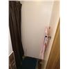 Image 5 : ALL CONTENTS BSMT BATHROOM: TOWELS, SHOWER CURTAIN, SOAP, WALL HANGINGS.