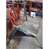 Image 2 : PIPE STAND AND CROW BAR