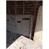 Image 3 : JACK ALL AND WOODEN BOARDS IN TRACTOR SHED