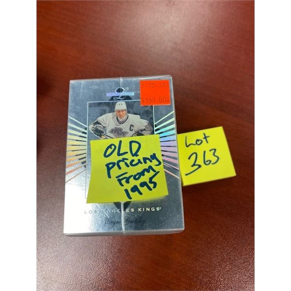 1995 Leaf Limited Unkown if Gretzy Gold is in there ???? Gamble!