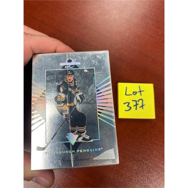 1995 Leaf Limited Unkown if Gretzy Gold is in there ???? Gamble!