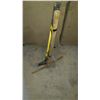 Image 2 : PICK & 8LB AXE MAUL