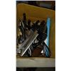 Image 2 : 2 BOXES OF UTENSILS