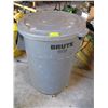 Image 1 : BRUTE RUBBERMAID COMMERCIAL GARBAGE CAN ON ROLLER W/LID