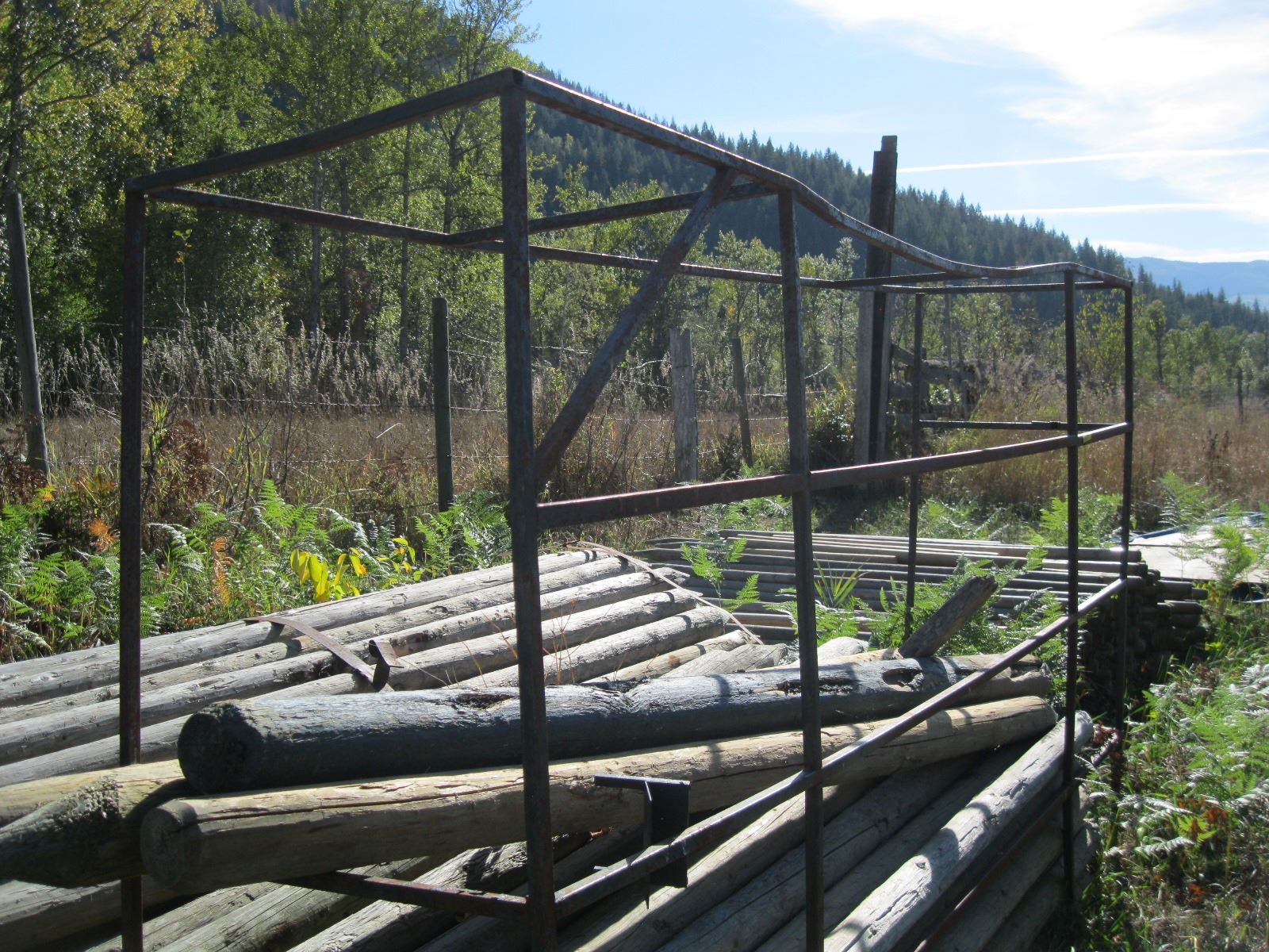 Hard Steel Frame Rack METAL FRAME/RACK - Dodds Auction